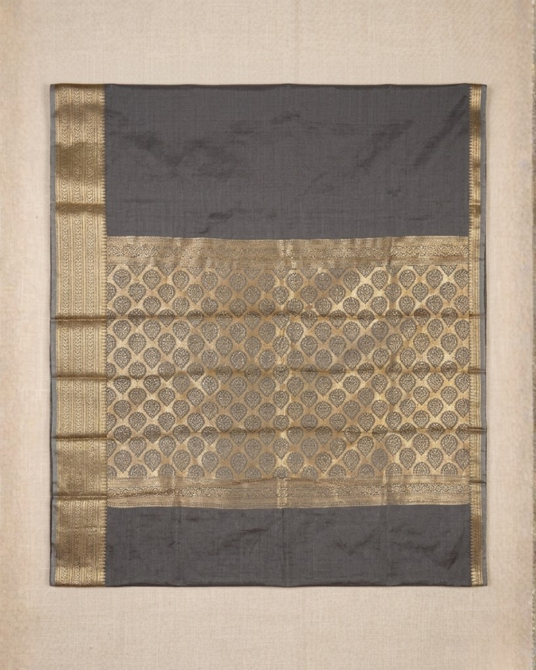 Soft Shimmer Fabric with Boarder and Pallu